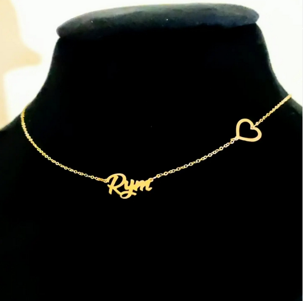 Chocker avec prénom et coeur latéral en Or 18 carats